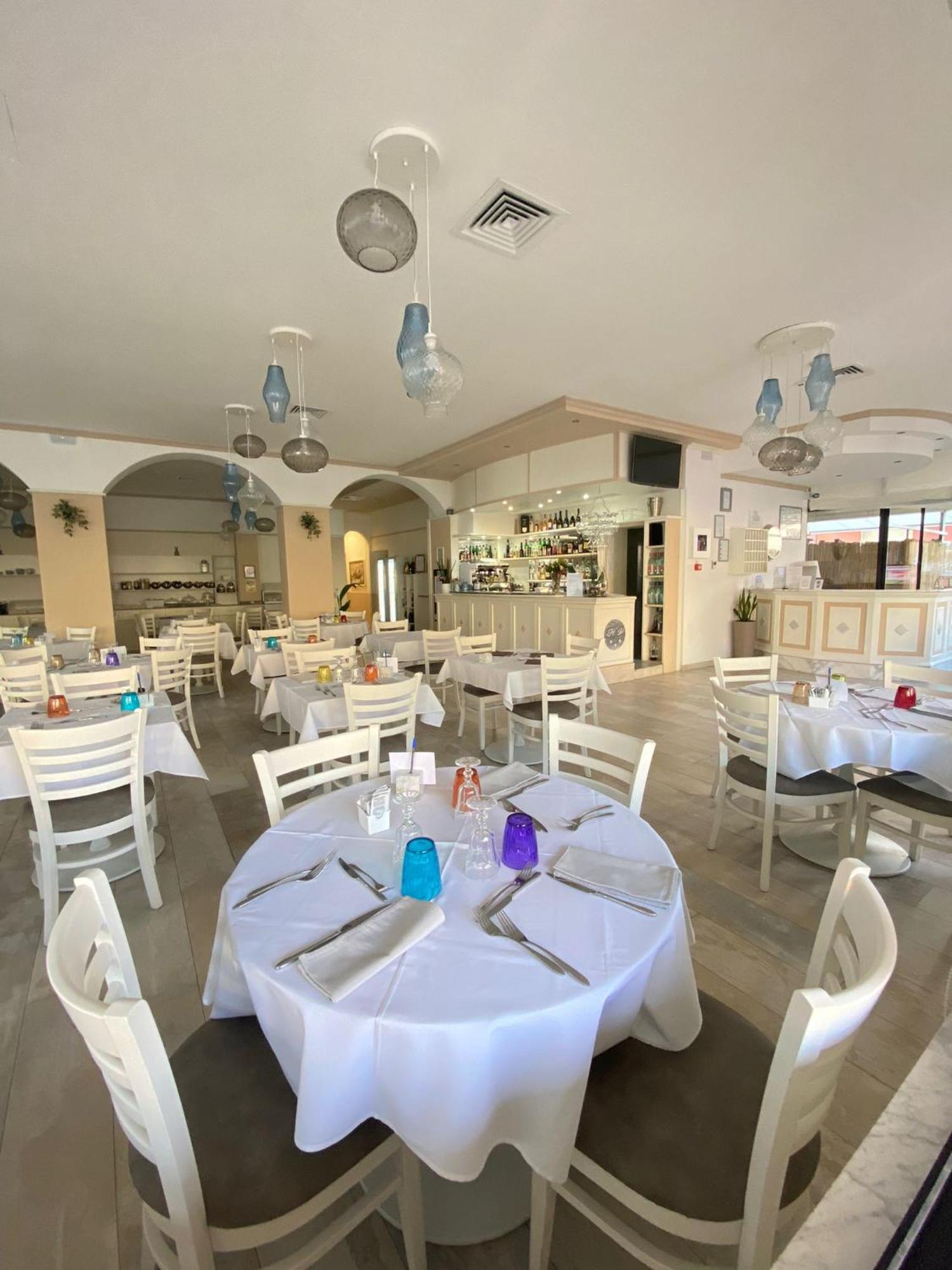 Hotel Virginia Marina di Massa Extérieur photo