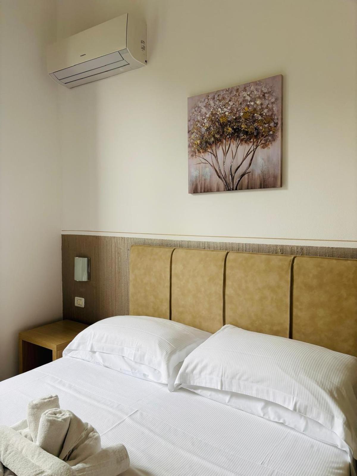 Hotel Virginia Marina di Massa Extérieur photo