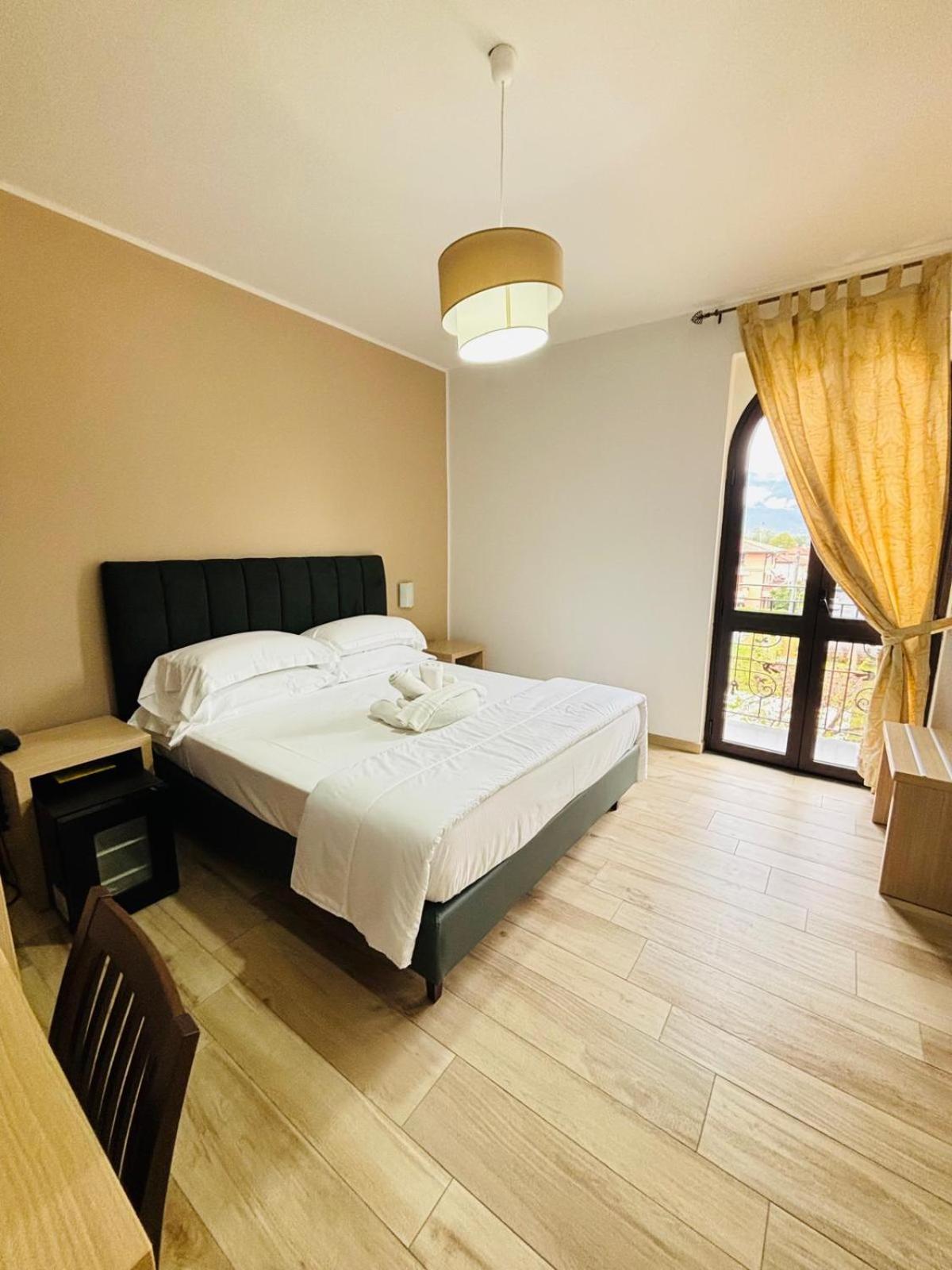 Hotel Virginia Marina di Massa Extérieur photo