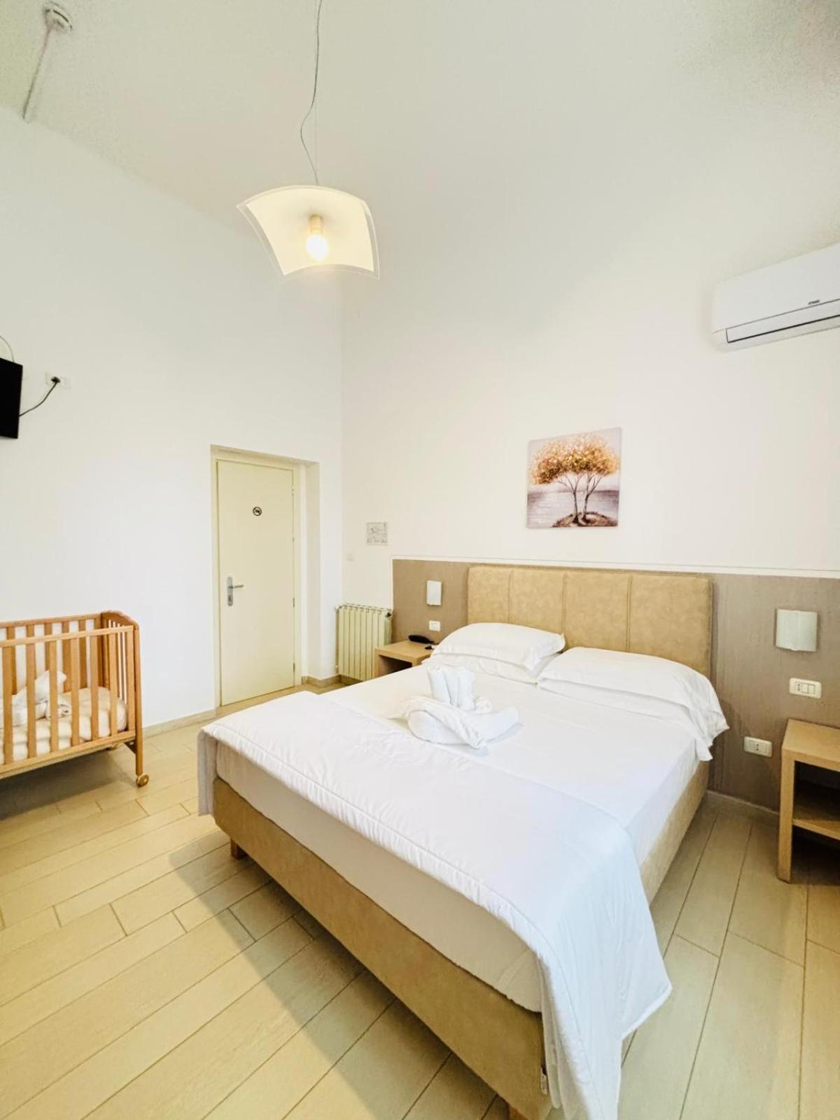 Hotel Virginia Marina di Massa Extérieur photo