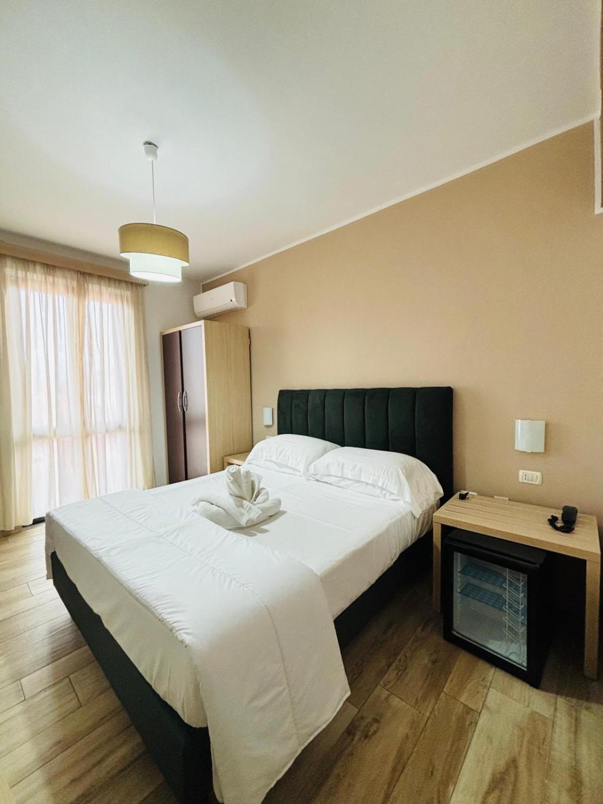 Hotel Virginia Marina di Massa Extérieur photo