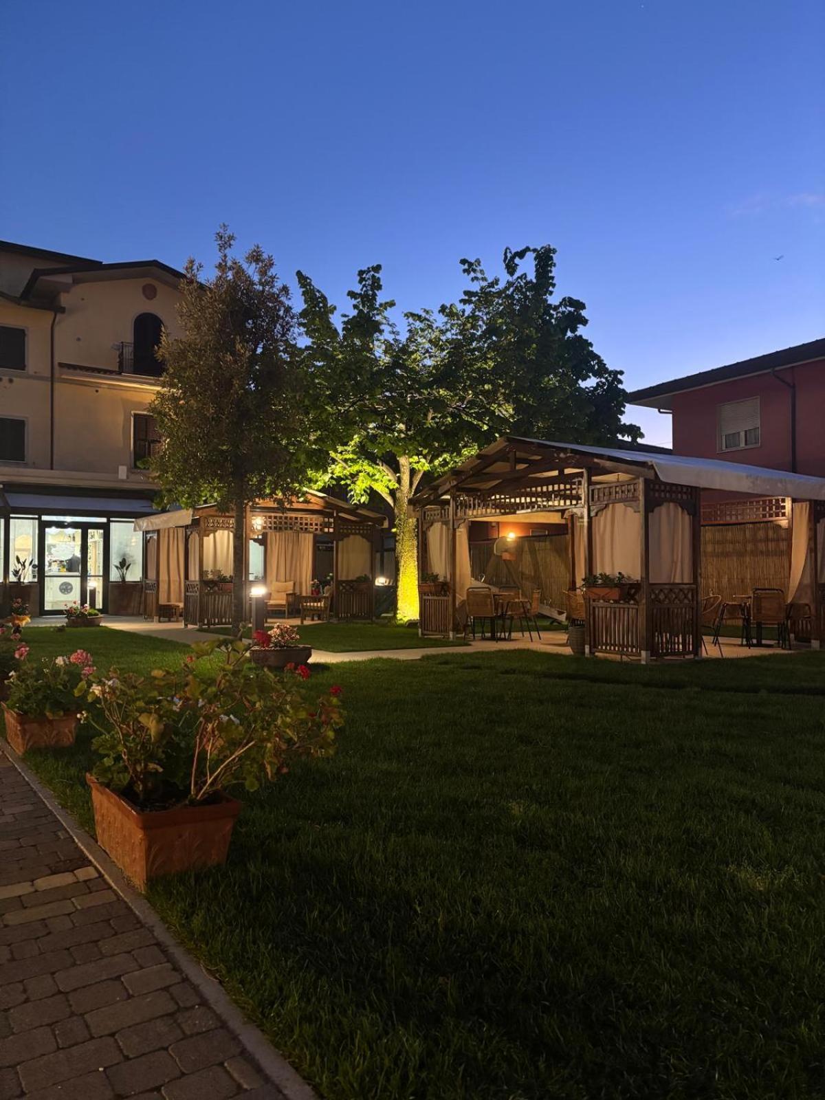Hotel Virginia Marina di Massa Extérieur photo