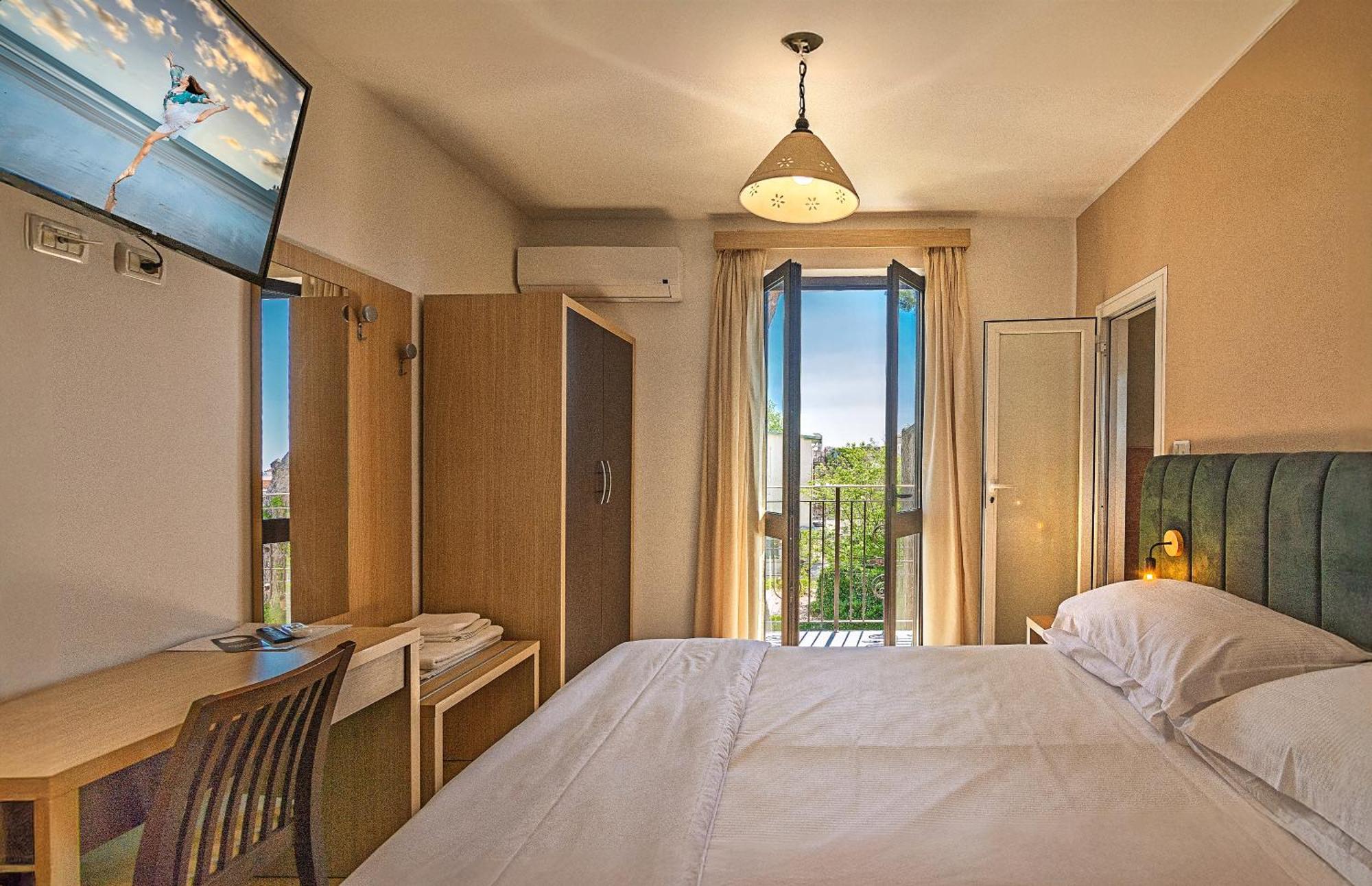 Hotel Virginia Marina di Massa Extérieur photo