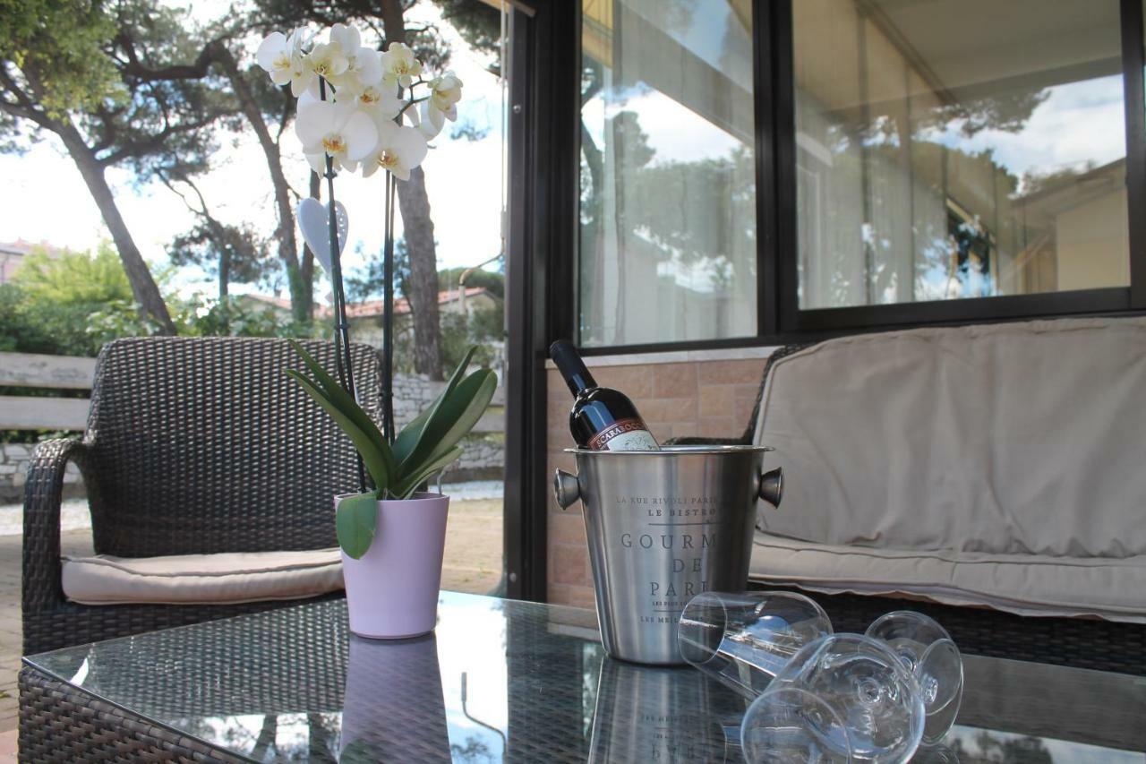 Hotel Virginia Marina di Massa Extérieur photo